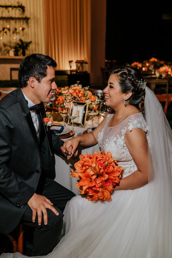 Razones para usar la decoración de tu boda en tu sesión de fotos de esposos - Novios: Leslie y Angelo - Fotografía: Majo Bodas