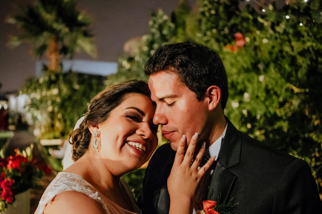 Razones para usar la decoración de tu boda en tu sesión de fotos de esposos - Novios: Leslie y Angelo - Fotografía: Majo Bodas